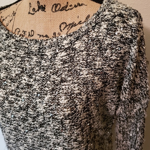 NWOT Black and white sweater - Picture 3 of 7